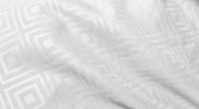 Microfiber embossed WHITE/CUBES 80g/m2, 220cm 